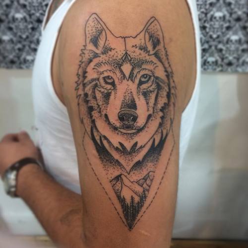 #tattoo #tatuaje #tatu #tattoos #tatuajes #tatus #ink #inklove #venezuela #lara #barquisimeto #gabrieldiaz #gabrielwayne #gabriel #wayne #lobo #wolf #puntillismo #line #lineas #geometric #montaña #mountain #brazo #arm #black #negro #dot #work  (en Old