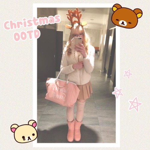 My Christmas Day airplane deer outfit! Some lady in the bathroom said “what’s the Easter