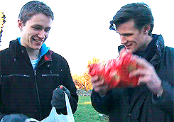 mattkarens:Charlie McDonnell gets Matt Smith a badger for Christmas (x)