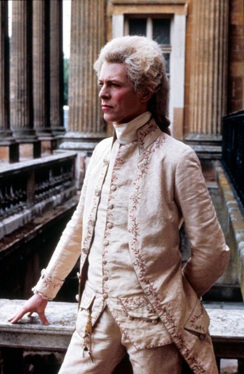 my18thcenturysource: my18thcenturysource:I’ll always post David Bowie in 18th century fashion in thi