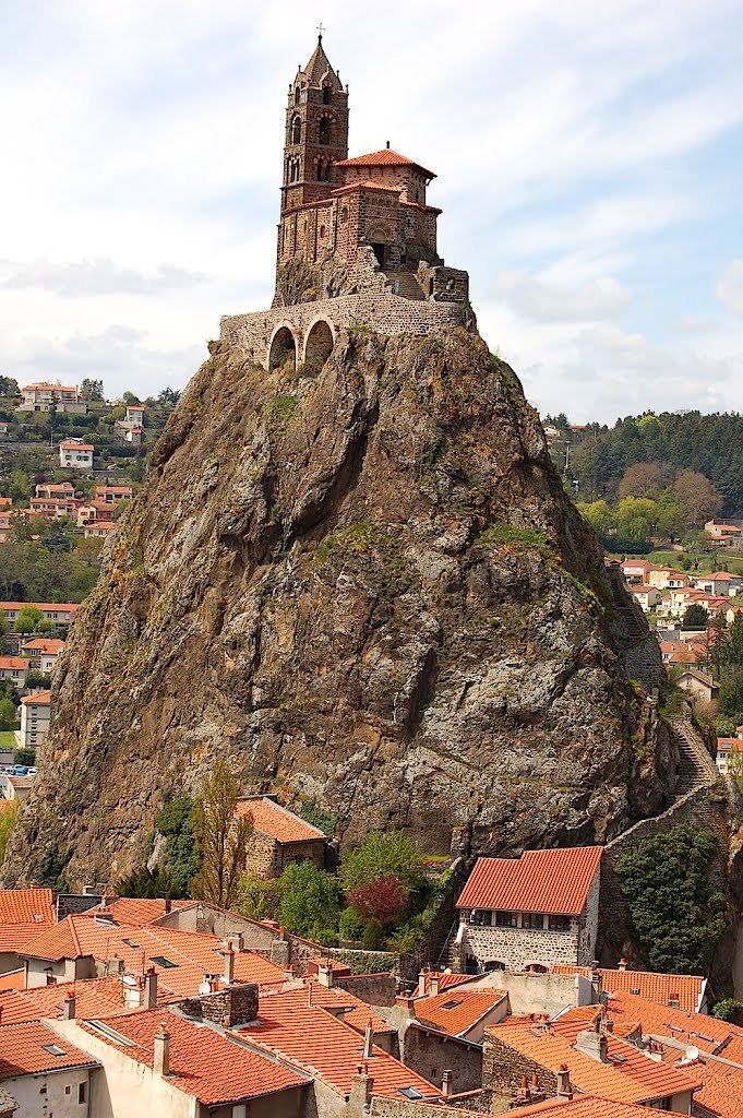 visitheworld:  Saint Michel d’Aiguilhe, Auvergne / France (by Gérard Charbonnel).