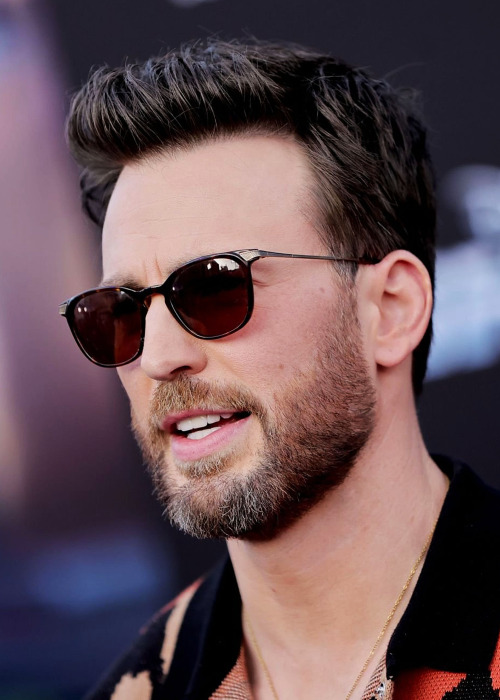 sudsevans:CHRIS EVANS at the Lightyear premiere