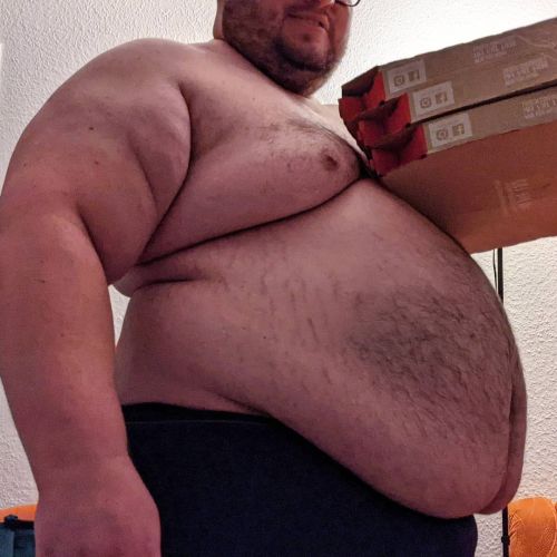 Feast on Friday . #gainer #weightgain #fatfriday #obese #chubby #chub4chub #gaychubby #pizza #glutto