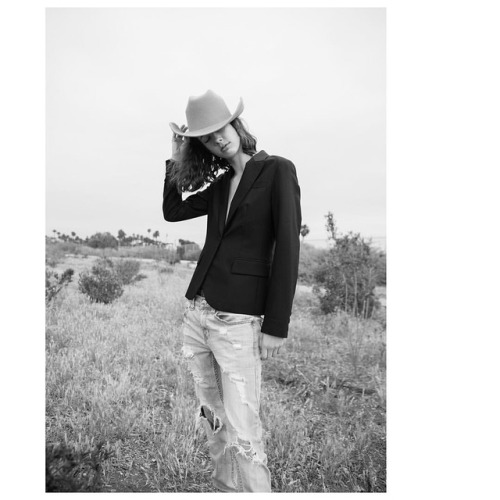 We’re all cowboys @katie.johnson24⠀ ⠀ #shotbymichele #fashionphotographer #beachdays #losangel