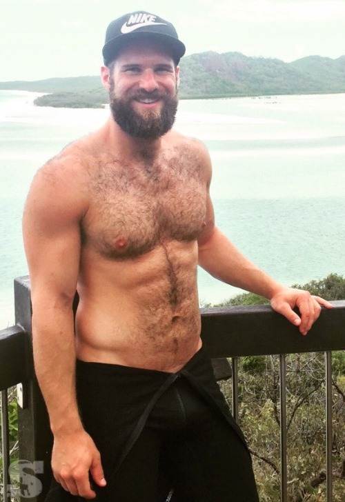 hairy-chests:  hairy