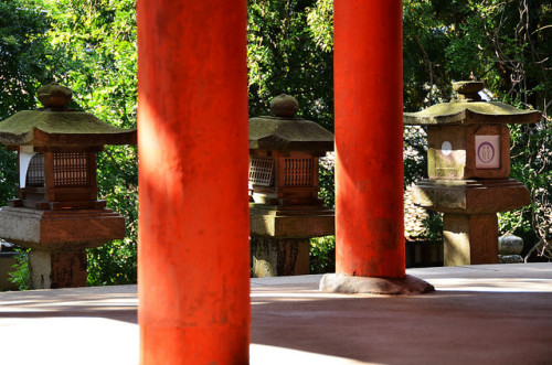 Orange Post Lanterns by pokoroto on Flickr.