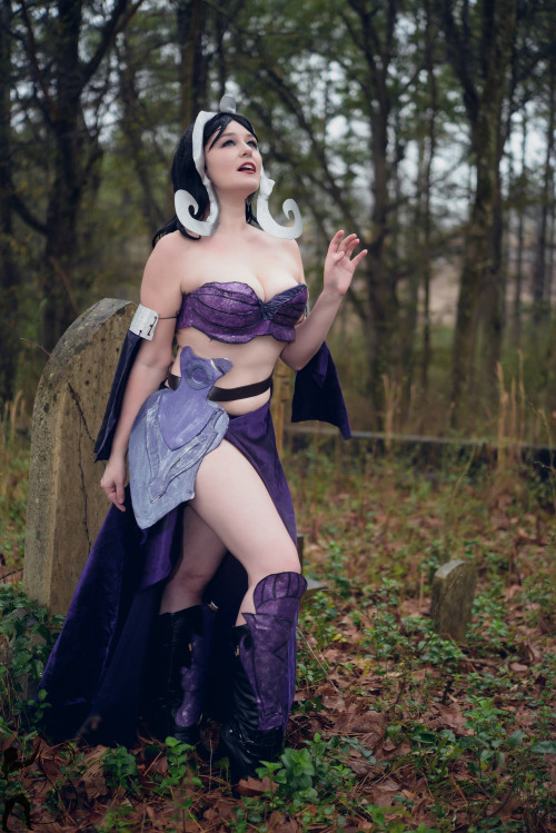 shessobootyful:  I have a new donation set available with Madi Valentine in her Liliana Vess cosplay. Join her as she explores the cemetery in and out of cosplay in the rain.  This set is 70+ images and you can get your hands on it by contacting miss