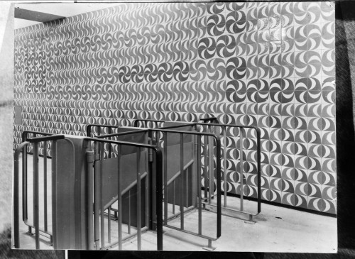 Mário Novais‘ photograph of Maria Keil‘s tiling at São Sebastião metro station, Lisbon, 1959 (via he