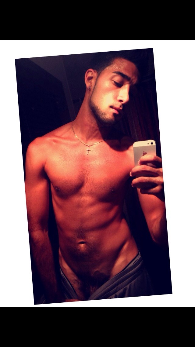 instaguys:  Guys with iPhones Source: gwip.me 
