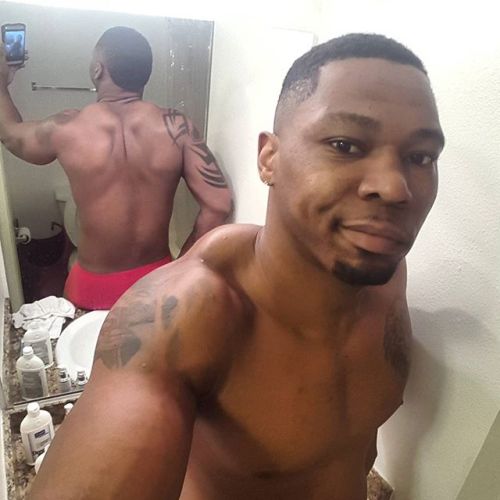 dominicanblackboy:  Sexy hot fat muscle ass Will Stone from the show Dating Naked showing off a lil bulge peeping thru that towel!😍😍😍😍