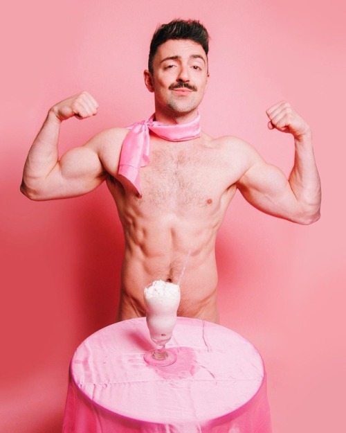 88floors:How hot and adorable is Matteo Lane