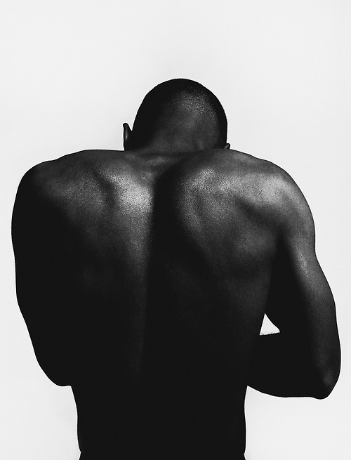 khadds:mangoestho:coconutoil-stan:minhafitacassete:Frank Ocean clicado para a Oyster magazinemangoes