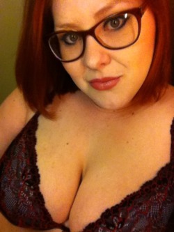 theincrediblediblemaggie:  My throat hurts. Also look. I’m pretty sure my boob is bigger than my head. Also talk to me. 
