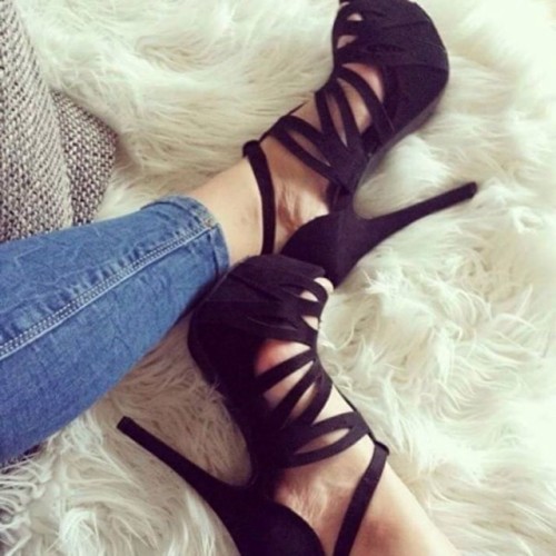 Repost from @flavoroffashion - SHOES #heels #shoes #pump #heelsshoes #sheshoes #pumpshoes #igshoes #