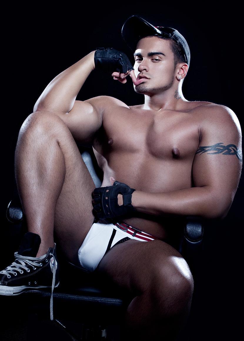 artemioolopez:  razoruniverse: WELL, THEN!!  succulent male titties and perfect shaved