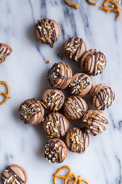 do-not-touch-my-food:  Fudge and Peanut Butter Swirled Pretzel Macarons 