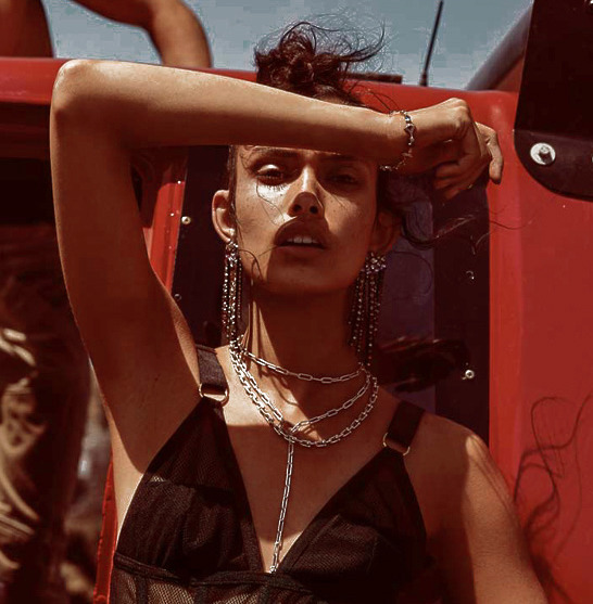 driflloon:    zoe barnard  for grazia au apr. 2019   
