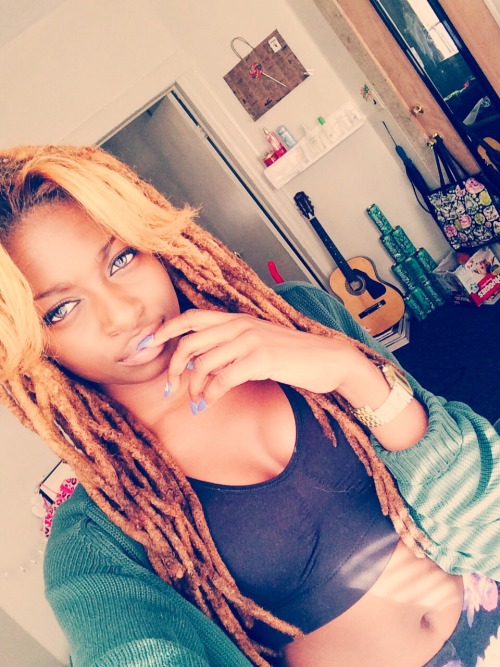 snkrheadjay:  Braaa she got bangs an locks!!!!!🙌 
