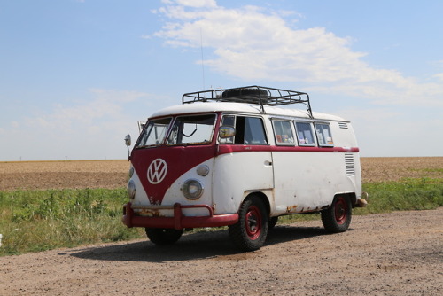 My friend Darla’s bus again.. Looking good in Kansas.