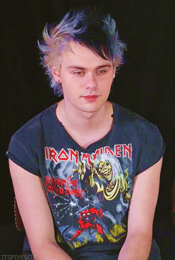 lucas-is-mine:  I’M NOT SORRY MICHAEL GIRLS LUKE 