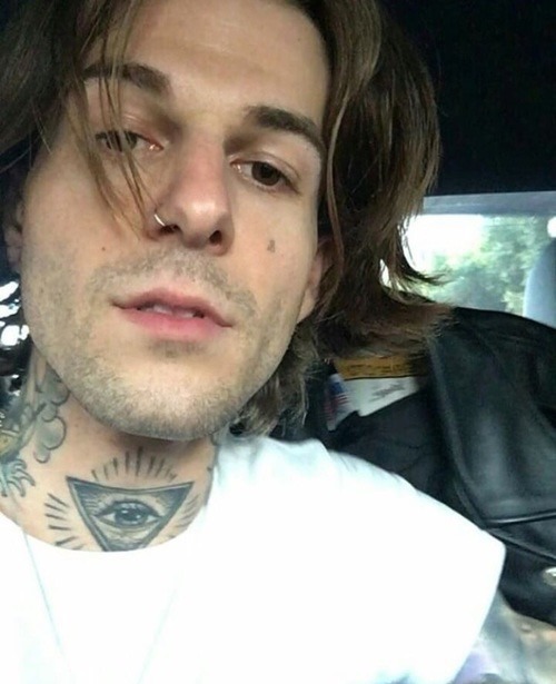 jesse-windyxo:  But i just can’t wait for love to destroy us.