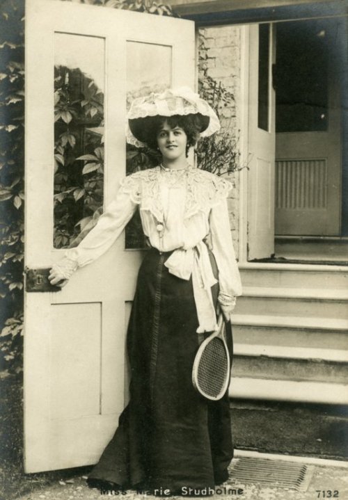 British actress Marie Studholme, circa 1900s. She starred in Victorian and Edwardian musical comedie