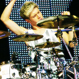 styaller:  Niall + Drums 