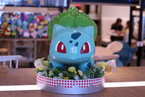 bulbasaur-propaganda:Official Bulbasaur burger at Pokemon Cafe.Would you eat a Bulbasaur burger? The