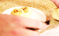 do-not-touch-my-food:  Cinnamon Buns