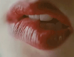 la-latingirl:  sexy lips. 