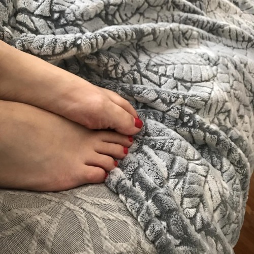 #liloutoesies has been away. #feet #feetworship #footfetishnation #kissmyfeet #lickmyfeet #lickmysol