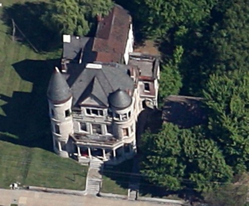 abandoned-playgrounds: In 1930 the Ouerbacker house was used as the base of operations of a tax busi