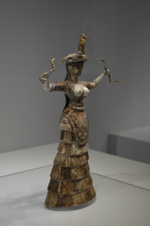 greek-museums: Archaeological Museum of Heraklion: Detail from one of the snake goddesses’ fig