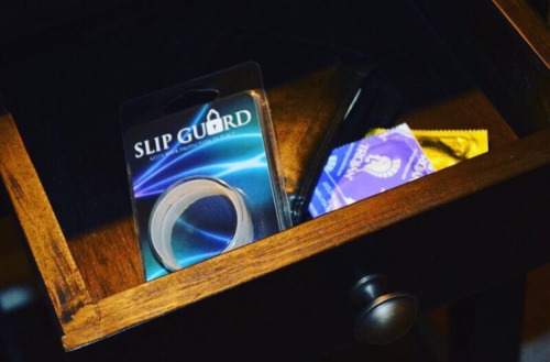 buttcheekpalmkang:  holybolognajabronies:  afro-arts:  Slip Guard  www.slipguards.com // IG: slipguards   ✨ 100% food grade silicon product designed to eliminate condom slippage! ✨  ů.99  CLICK HERE for more black owned businesses!  Something to