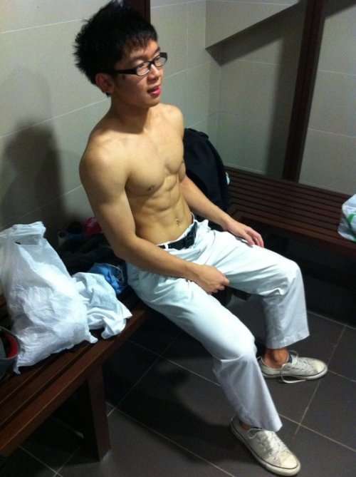 studentsg: firefirehot: RI boy half naked and showing off his abs Just purely wow!! Rafflesian