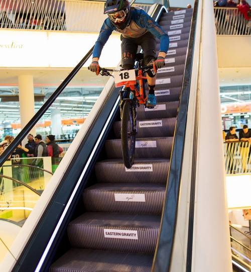 funnhousemtb: mountainbikingactionshots:  RG benmooreracing: Eyes wide open hitting the escalators o