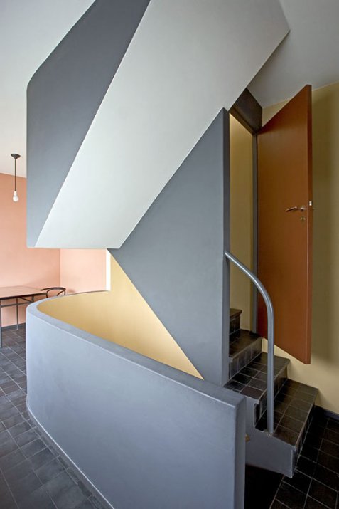 Le Corbusier & Pierre Jeanneret, Staircase of the house designed for the exhibition “Weißenhofsi