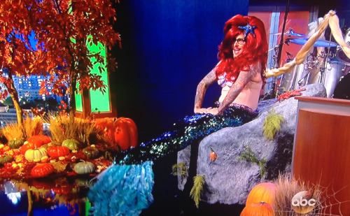 thechanelmuse:  Jimmy Kimmel, his staff and house band dressed as Disney Princesses Lmaoooooo! They WIN! 
