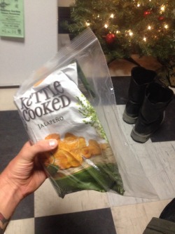 never-let&ndash;it-die:  Packing tip for sending potato chips in care packages my Mom came up with. Open the bag, squeeze the air out, and put the bag in a ziploc bag. It makes more room for other items, and it prevents them from getting squished and