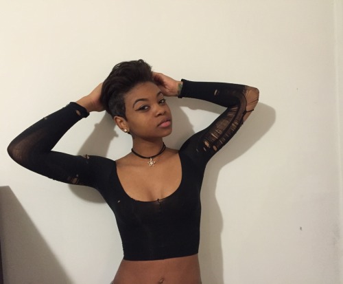 anunexplainablediva:  cierravegasbitchhh:  when you make a shirt out of pantyhose ⚡️  Bruh I never though about that…