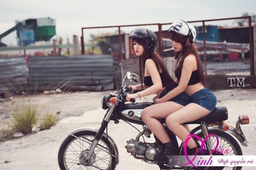 Some more sexy Vietnamese Scooter chicks…