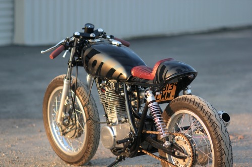 caferacerdesign: Cafe Racer Design SourceYamaha SR500 @caferacerdesign