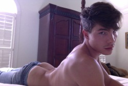 fancymen:  Hey, I really enjoy your blog and appreciate the love you show back.Thank you &lt;3 dylannave.tumblr.com 