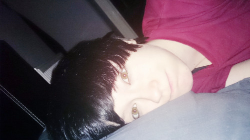 thirteenthsky:


have a dorky bedtime selfie
ill answer questions in the morning

I think I’m in love. 