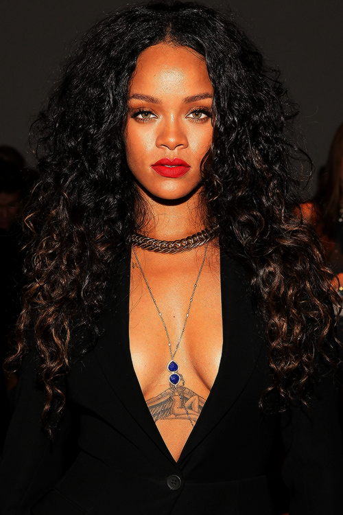 hellyeahrihannafenty:  Rihanna at Altuzarra Fashion Show 