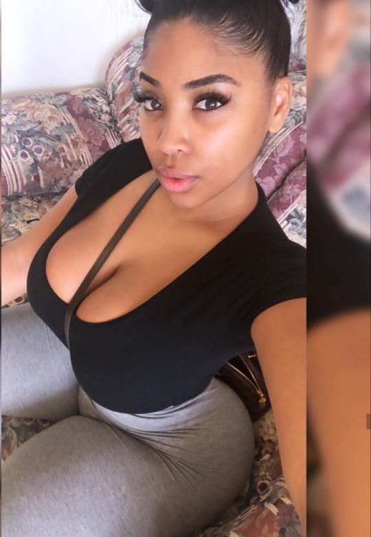 princejazziedad:DeliciouslySexy, Busty'Loose. CurviLicious. Ms CatEyes 💚 🧡 💙 