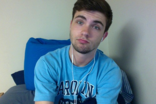 buttplease:  I’ve been watching Orange is the New Black all night omfg 