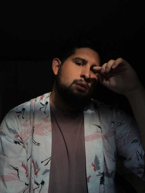 spermcito:  Coming out the shadows just to take a selfie