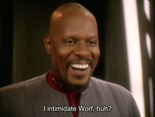 spockvarietyhour:I. Intimidate. Worf?!