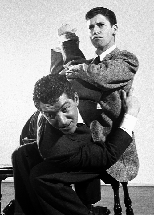 deannmartin:  Dean Martin and Jerry Lewis in 1949. Photo by Ralph Morse